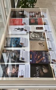 Exposición de libros de socios/as de la Asociación Riojana de Escritores/as Biblioteca de La Rioja (Logroño) del 15 al 30 de abril de 2024 1 EXPO ARE
