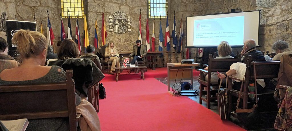 'VIRGULILLA', Encuentro de escritores/as en San Millán de la Cogolla 5 2024 04 27 SAN MILLAN ESCENARIO todos 11